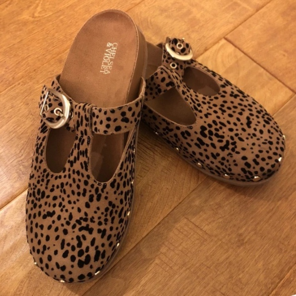 Chelsea & Violet KALLI Leopard Print Shoes Slides Gold Stud Comfort Footbed SZ 9